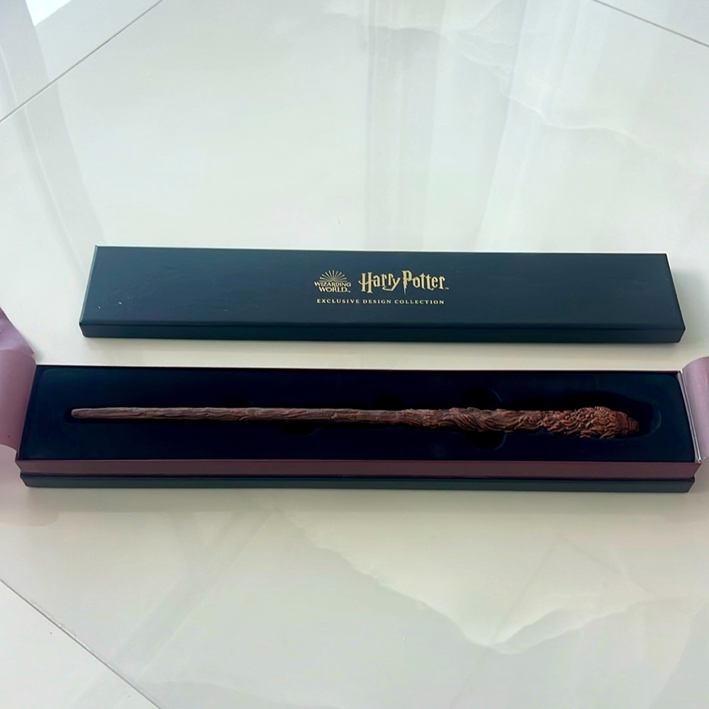 Harry Potter - The Gryffindor Mascot Wand